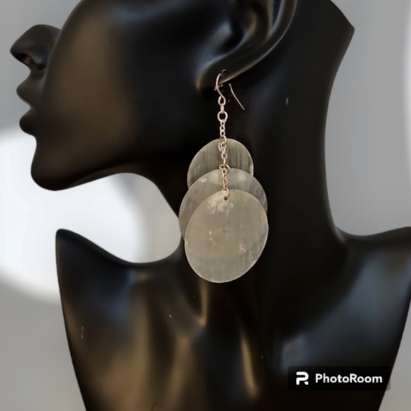 3/$30 Silver Shell Dangle Hook Layered Chandalier Mod Mermaidcore Earrings - Picture 1 of 2